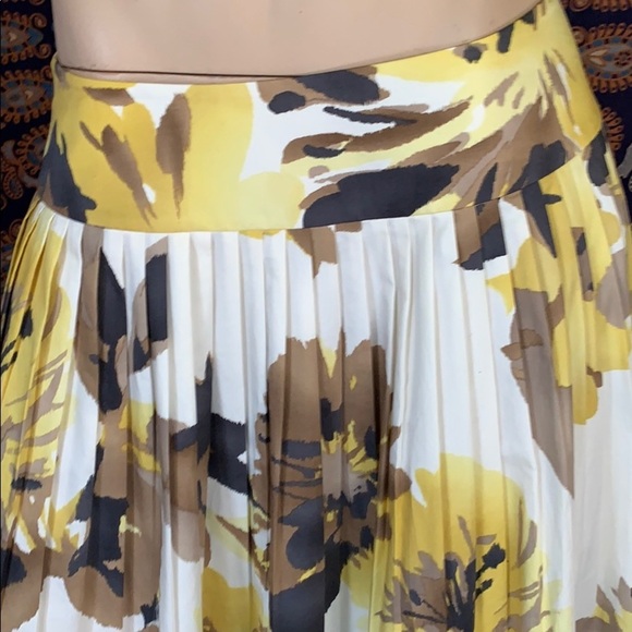 Floral skirt 🖤 - Picture 3 of 8